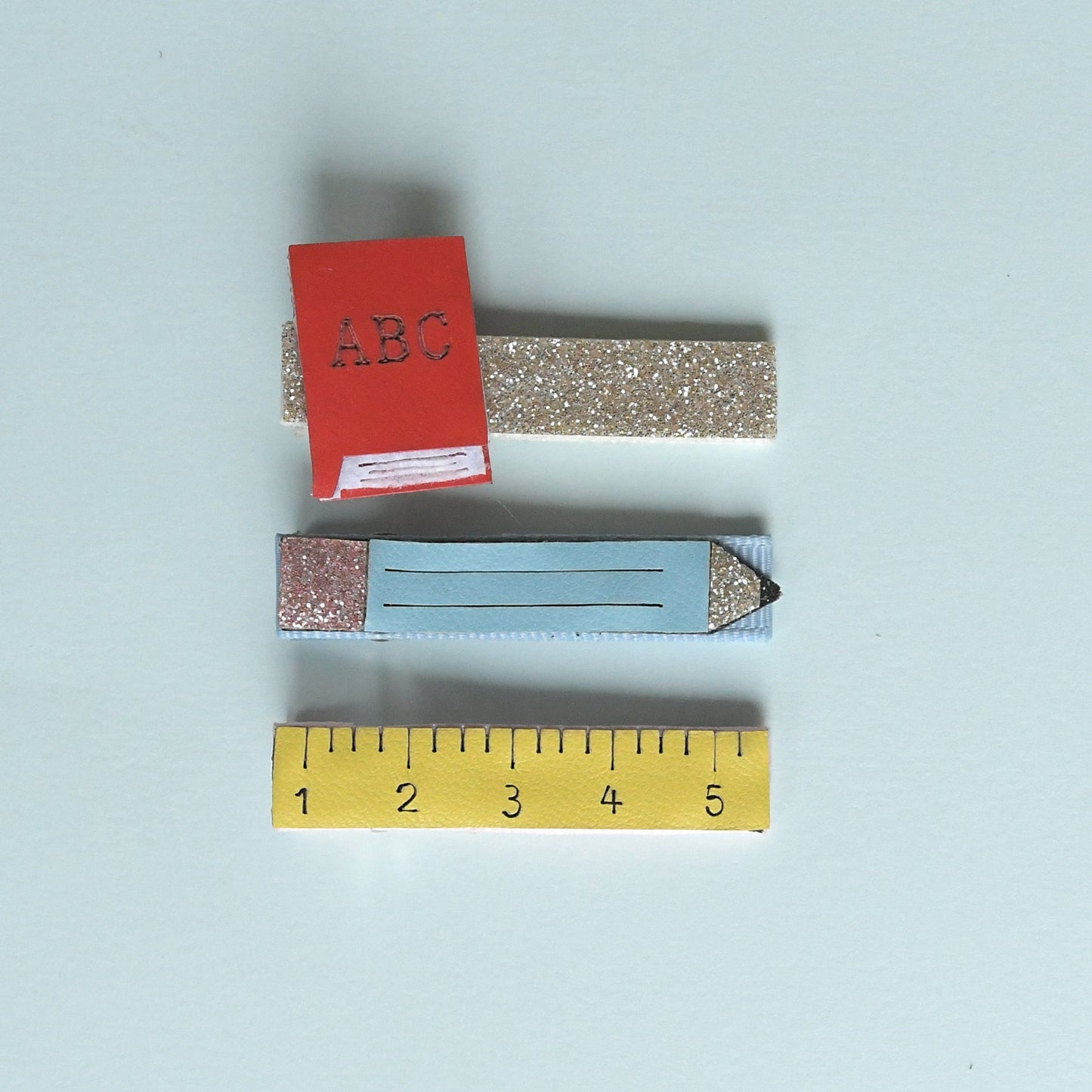 Ensemble de pinces à linge « J'aime l'école »