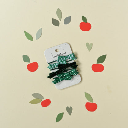 Ensemble de nœud papillon scolaire vert